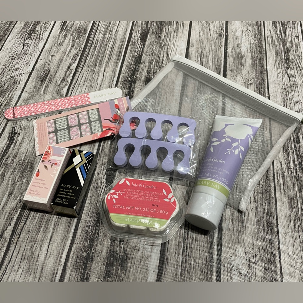 Mary Kay Into The Garden Pedicure Set NEW! With Bag